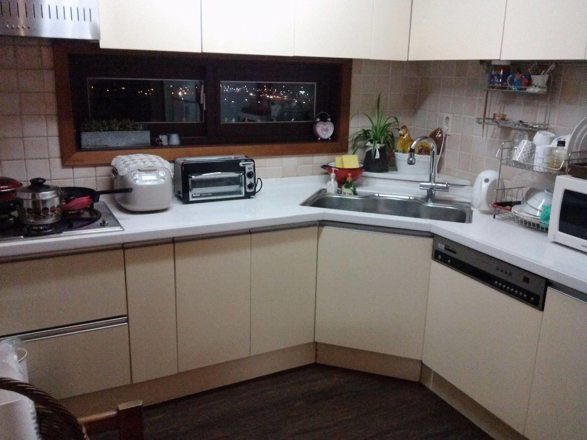 K Star Road Guesthouse - Hostel سيول المظهر الخارجي الصورة