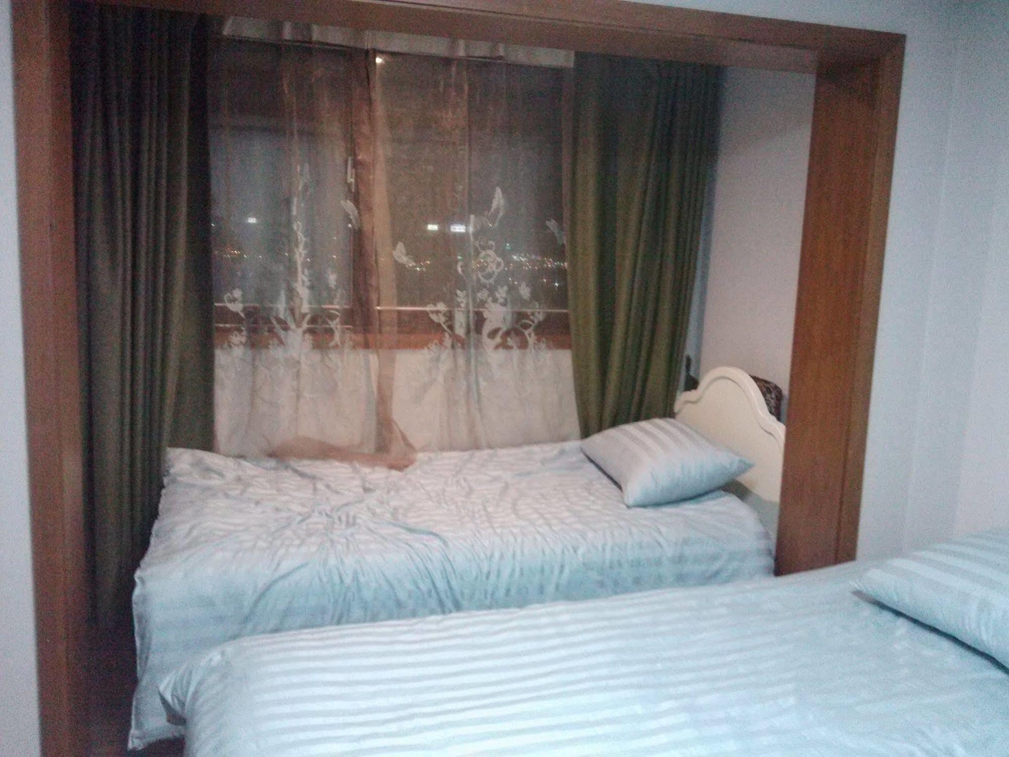 K Star Road Guesthouse - Hostel سيول المظهر الخارجي الصورة