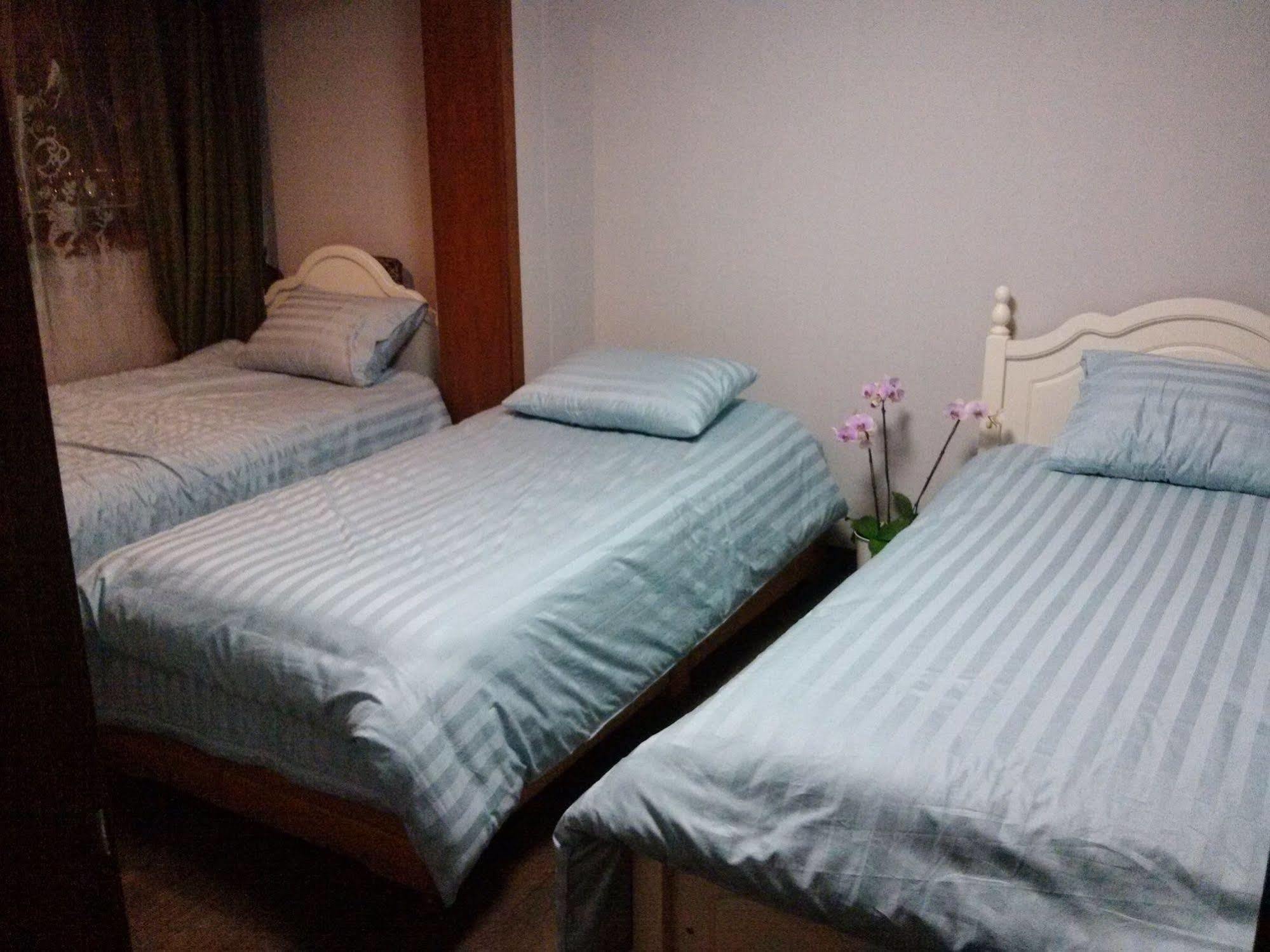 K Star Road Guesthouse - Hostel سيول المظهر الخارجي الصورة