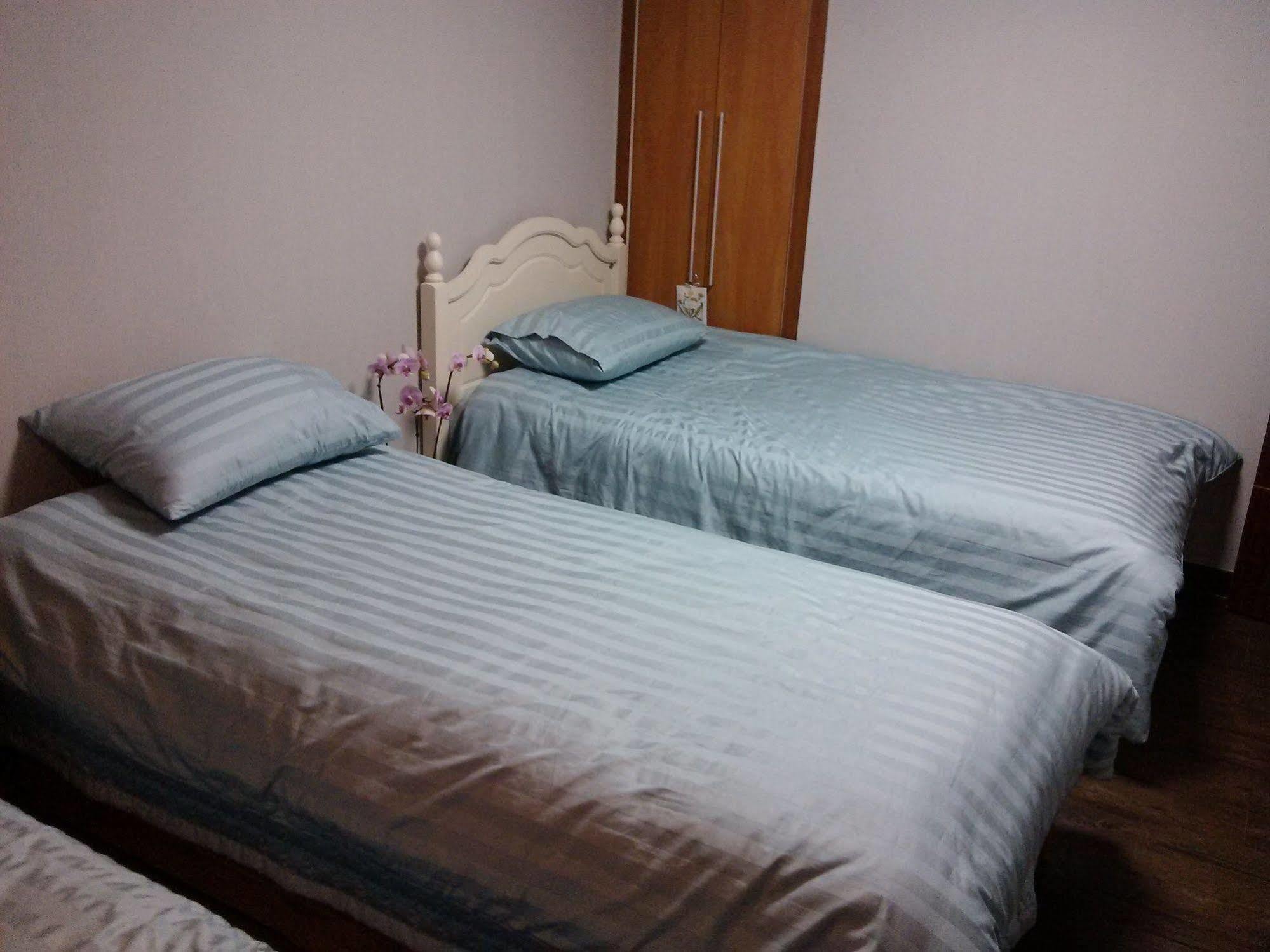 K Star Road Guesthouse - Hostel سيول المظهر الخارجي الصورة