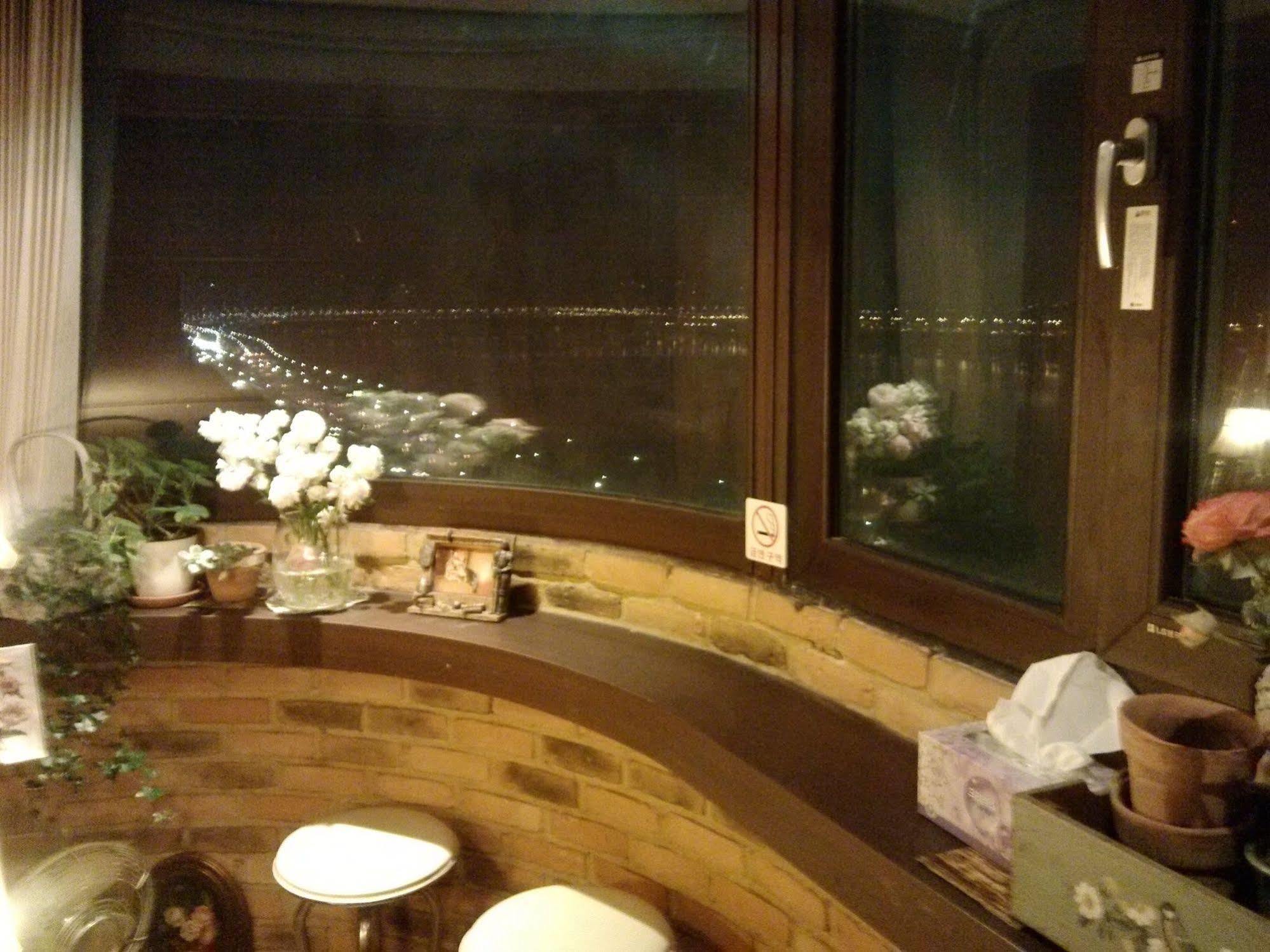 K Star Road Guesthouse - Hostel سيول المظهر الخارجي الصورة